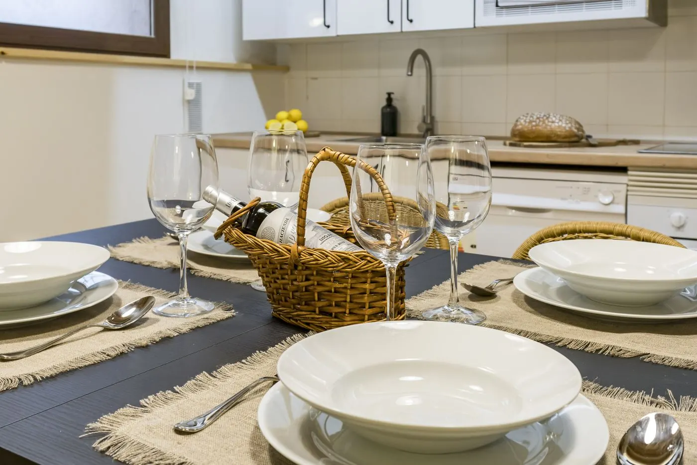 Mesa del comedor preparada